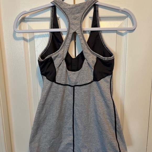 Lululemon size 6 racerback top - Picture 4 of 6